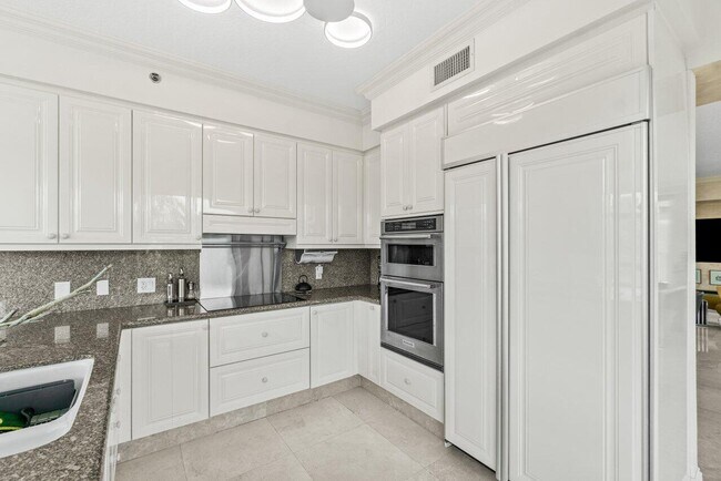 Building Photo - 3740 S Ocean Blvd