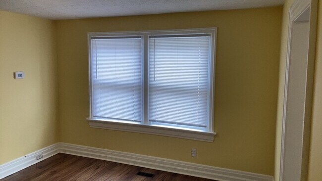 Building Photo - 908 Watervliet Ave