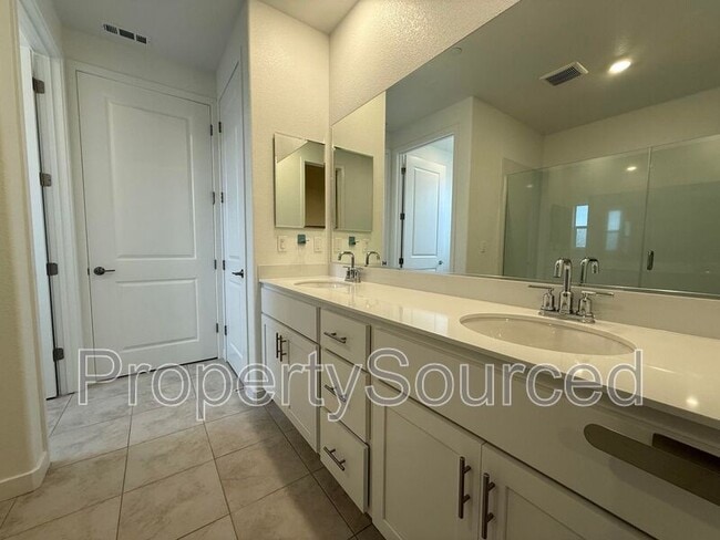 Building Photo - 1753 Lacey Ave