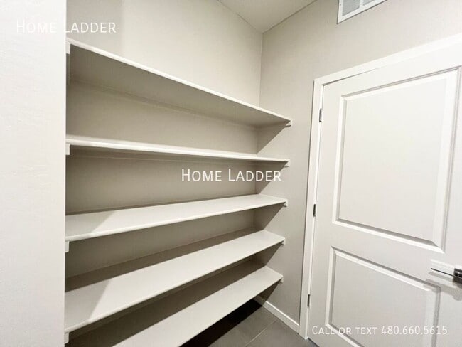 Building Photo - 41645 W Driftwood Ln