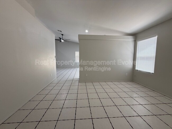 Building Photo - 2340 E Derringer Way