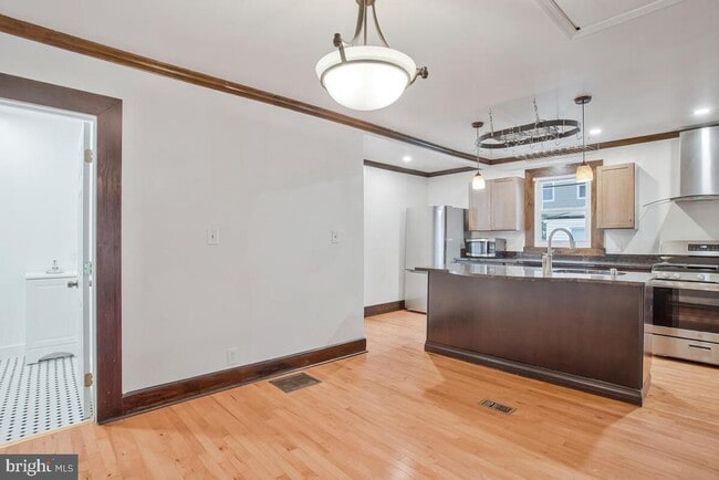 Building Photo - 1009 Tyler Ave