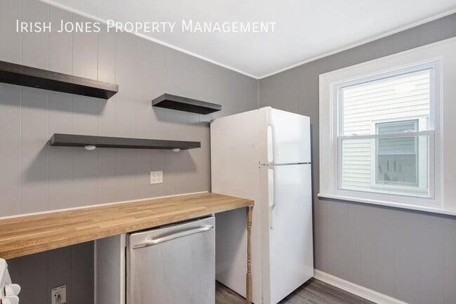 Building Photo - 233 St Lawrence Ave