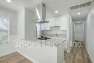 Building Photo - 303 3rd Ave