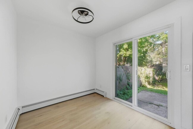Building Photo - 206 Chrystal Dr