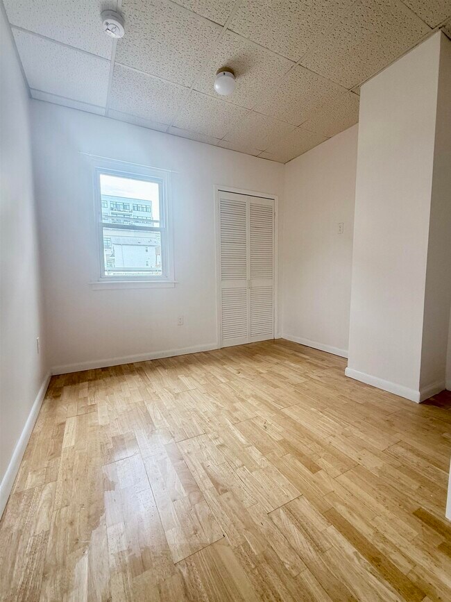 Building Photo - 94 Laidlaw Ave