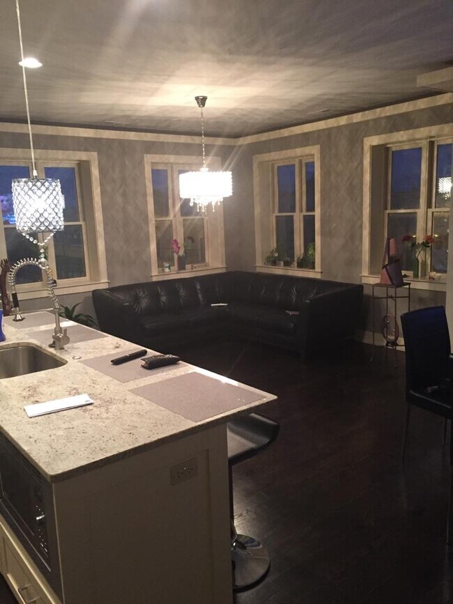 Building Photo - 4234 S Ellis Ave