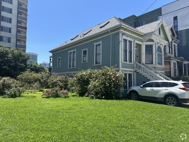 Building Photo - 561 22nd St