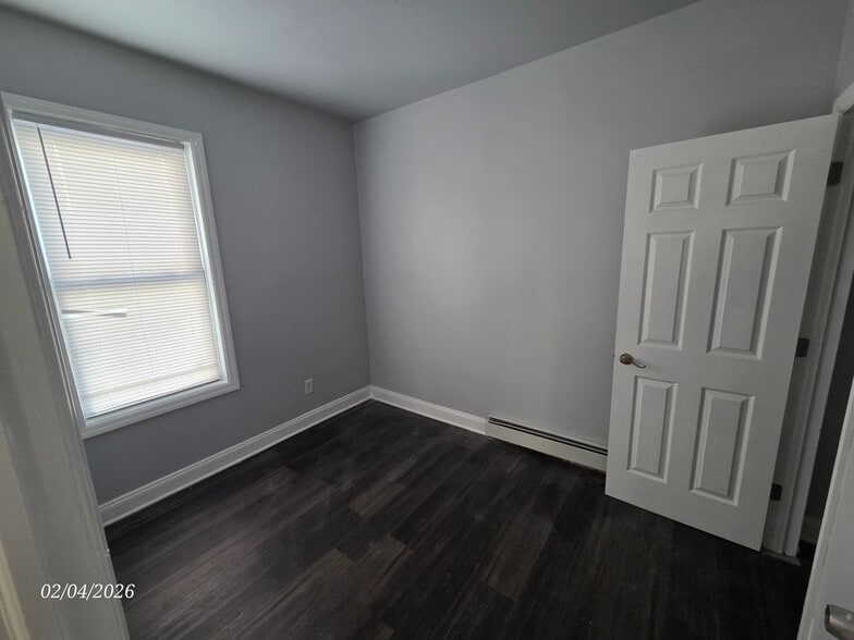 Building Photo - 529 14th Ave