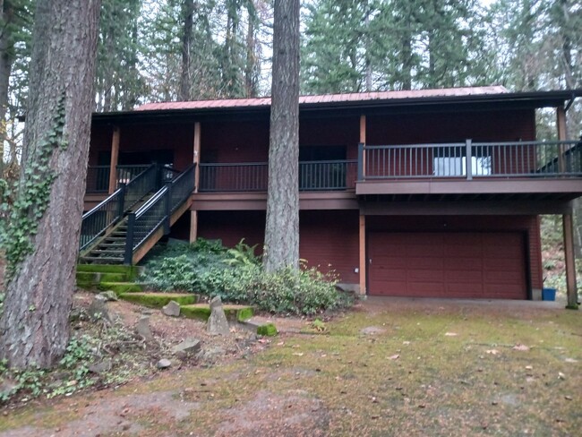 Building Photo - Woodland Setting- West Linn 3 Bedroom 2.5 ...