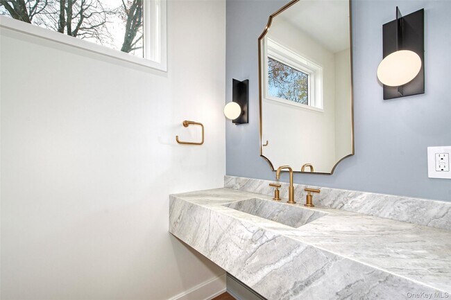 Building Photo - 2 Myrtledale Rd