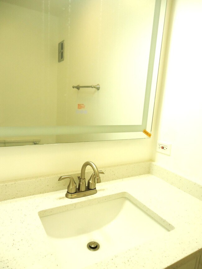 Building Photo - 2818 Dundee Rd