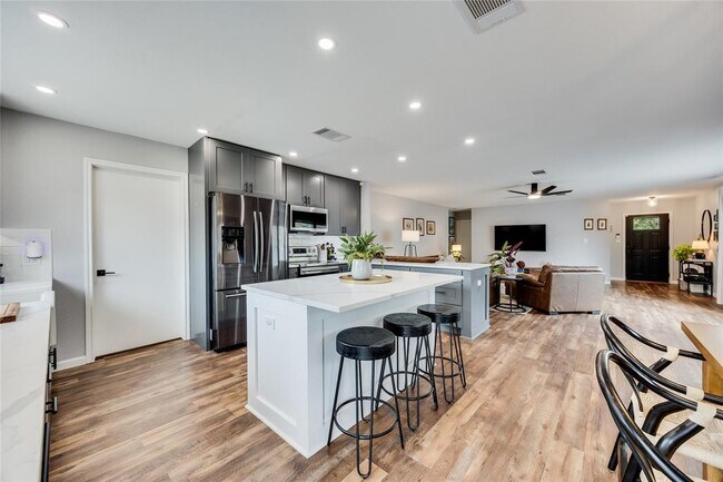 Building Photo - 721 Betterman Dr