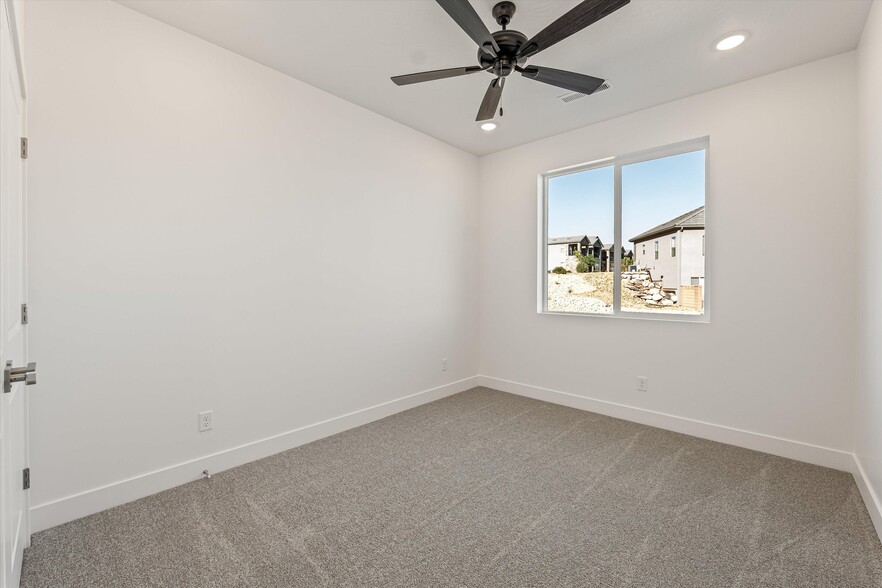 Building Photo - 366 S Fitness Wy