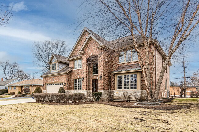 Building Photo - 361 S Elm St