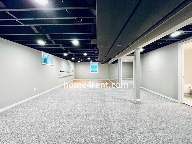 Building Photo - Updated Ranch Style Home in Prairie Villag...