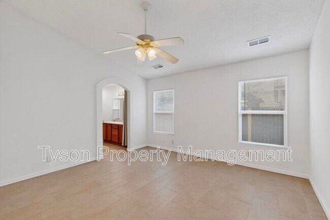 Building Photo - 4740 Jessica Dr NE