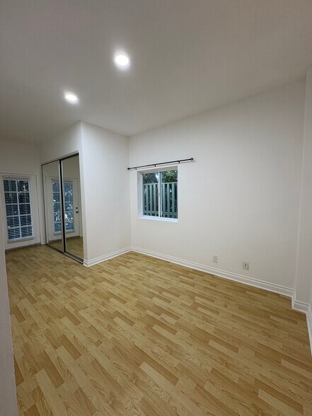 Building Photo - 1402 San Remo Dr