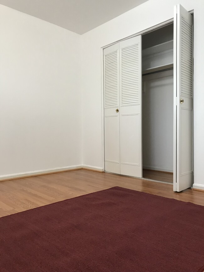 Building Photo - 5603 Lalos St