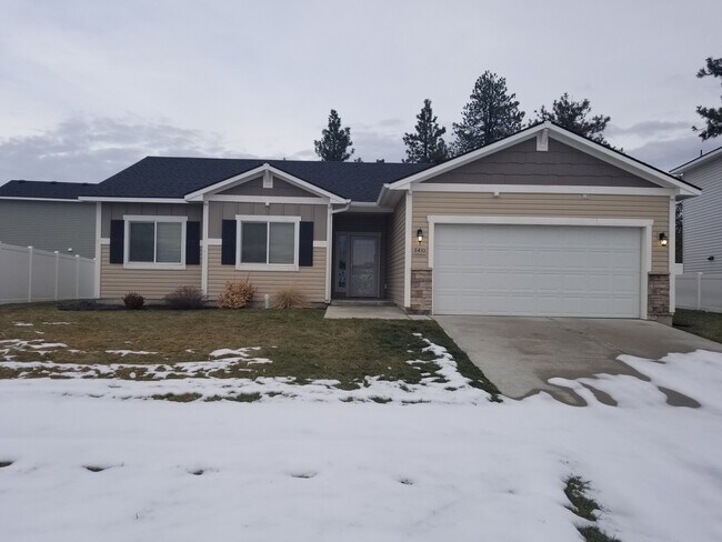 Building Photo - Beautiful Single-Level Living in a Desirable Spokane Community - New pictures coming soon!