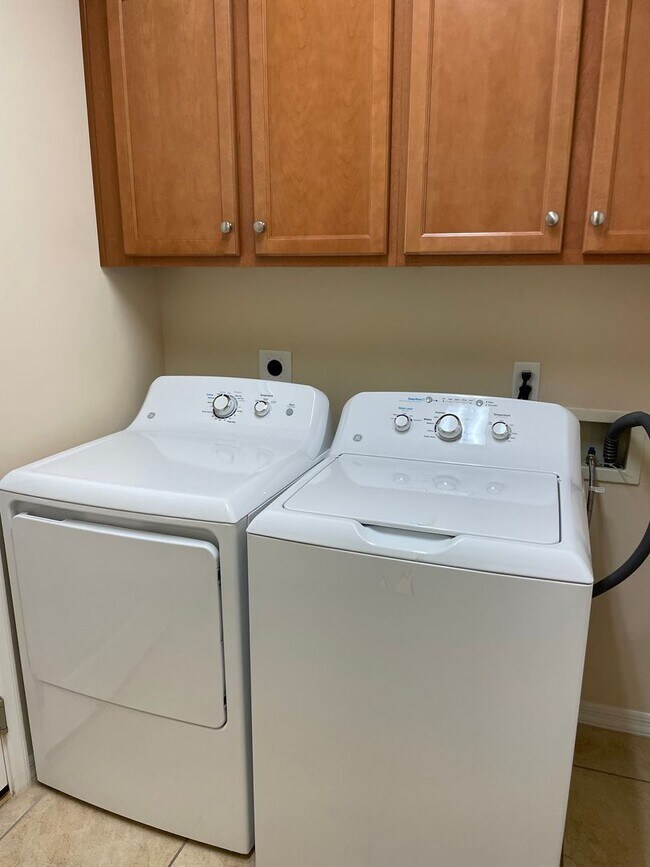 Building Photo - Furnished Pool/Spa Home in Araby Estates