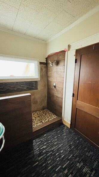 Building Photo - 17 School Rd