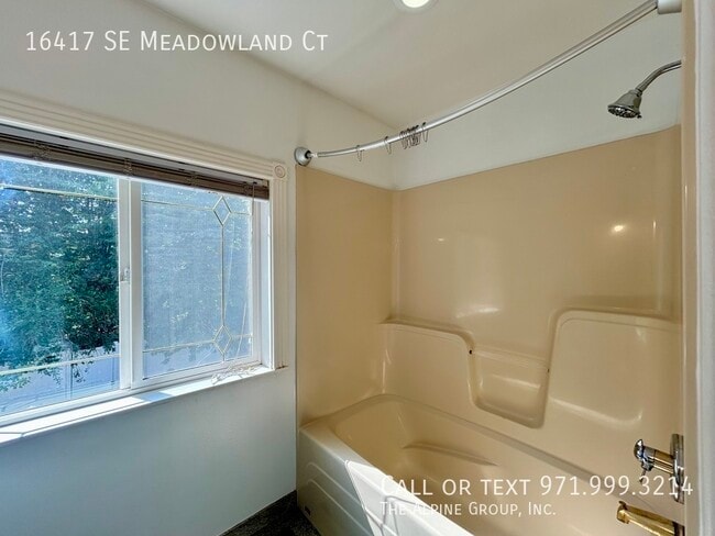 Building Photo - 16417 SE Meadowland Ct
