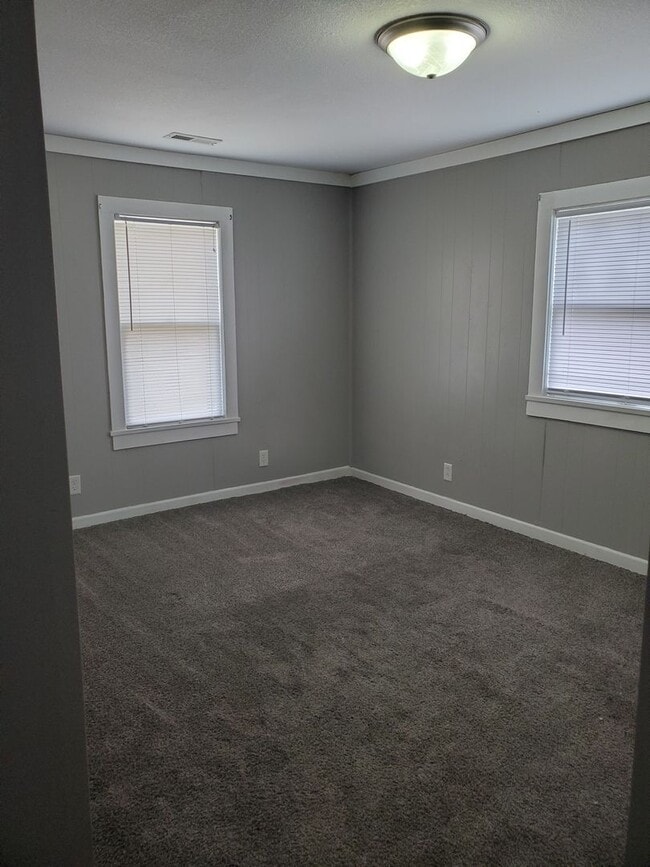 Building Photo - Very nice and recently remodeled 2BR rancher with 1 car garage