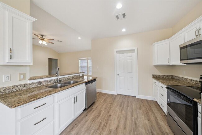 Building Photo - 14107 Overstreet Dr
