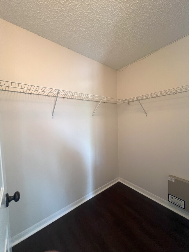 Building Photo - 563 Shoreham Ct NE