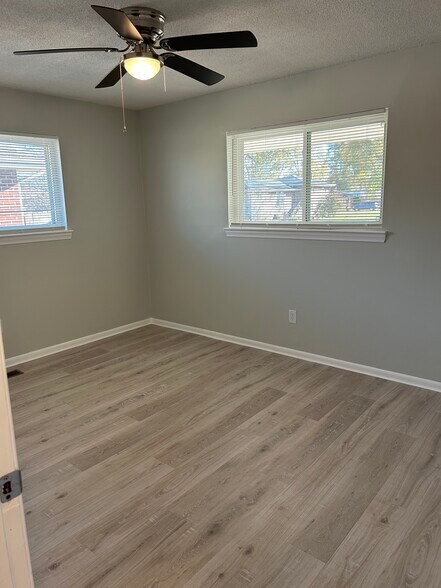 Building Photo - 33 Phillips Dr