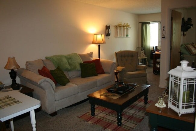 Building Photo - FiveTen