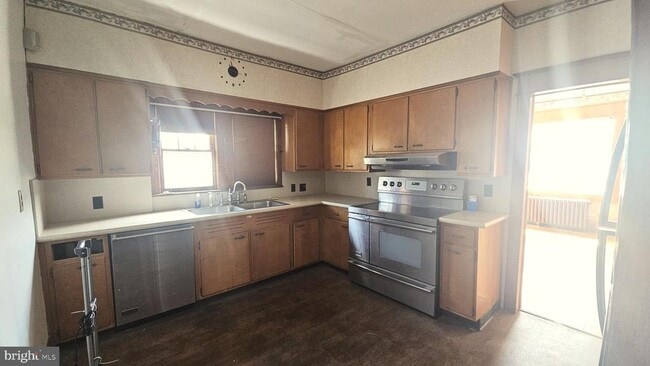 Building Photo - 101 N Broadway