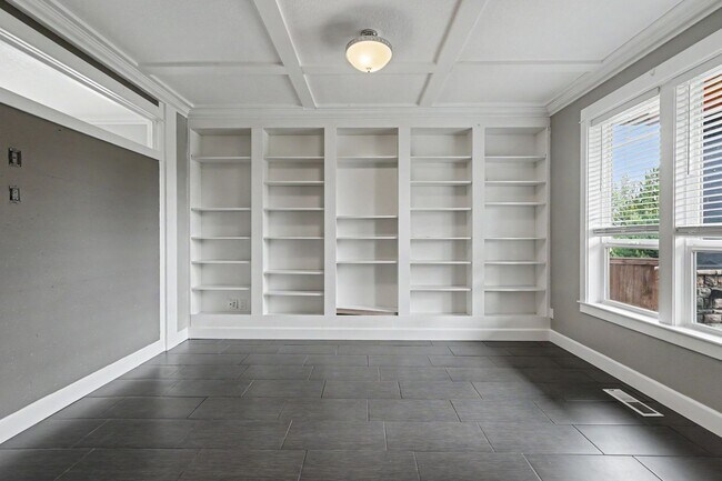 Building Photo - 1321 Chapman Hill Dr NW