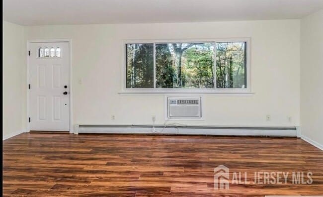 Building Photo - 703 Cricket Ln