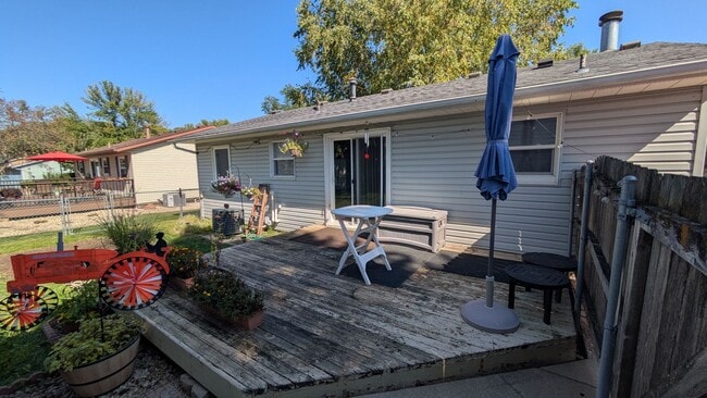 Building Photo - NW Rochester MN, 3bedroom 2bath 2+Car deta...