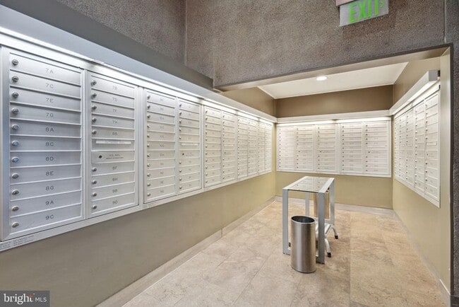 Building Photo - 210 Locust St