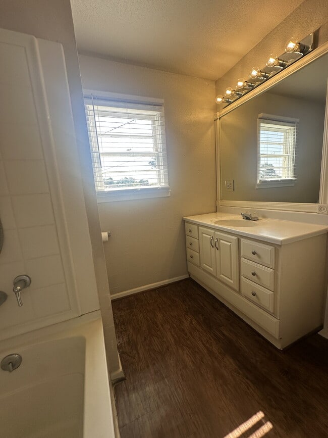 Building Photo - Spacious 2/1 in Petersburg, TX