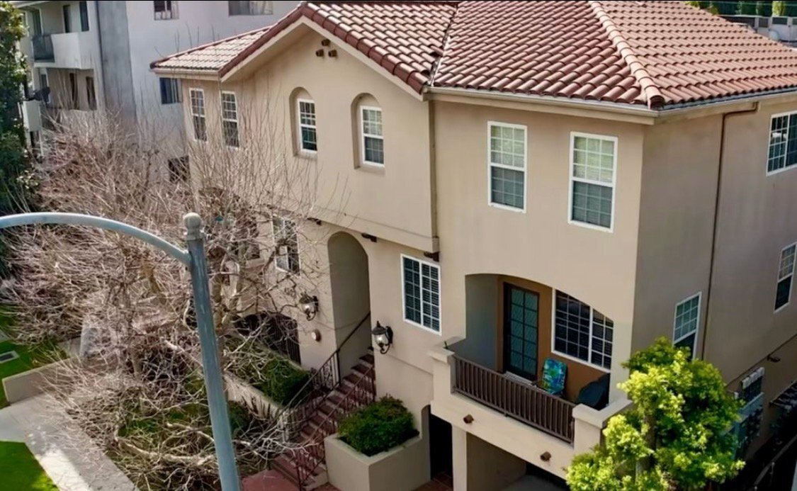 Building Photo - 4523 Woodman Ave