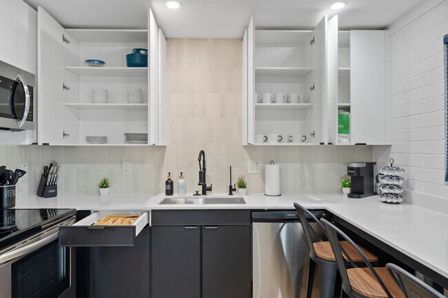 Building Photo - 4403 N 13th Pl