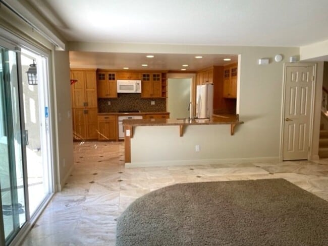 Building Photo - 526 Trailridge Dr
