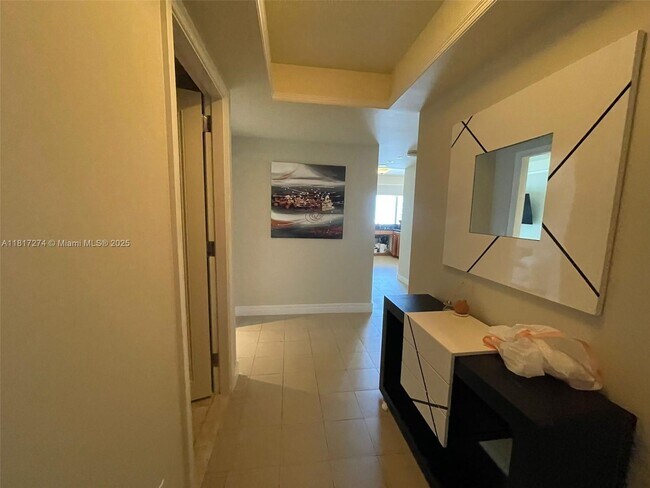 Building Photo - 1435 Brickell Ave