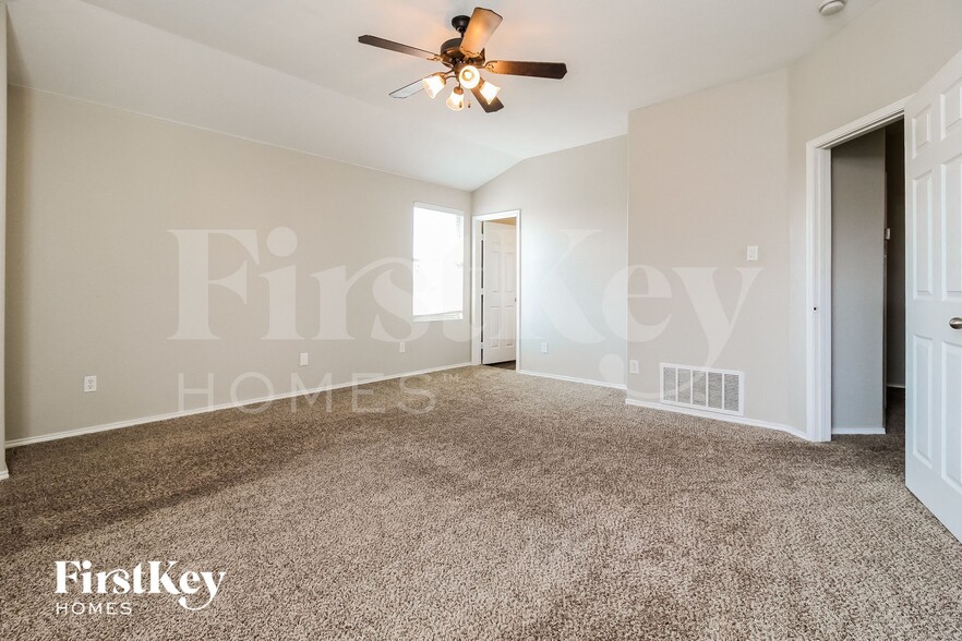 Building Photo - 1636 Grassy View Dr