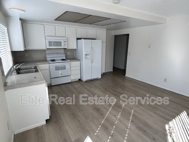 Building Photo - 3110 Manos Dr