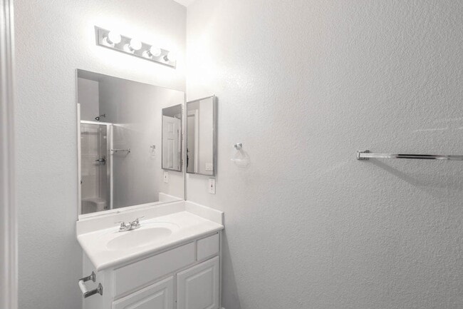 Building Photo - 4 Bed, Single Story Home, In Southwest Gat...