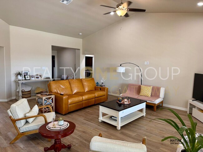 Building Photo - Enjoy those Arizona Sunset in this Three B...