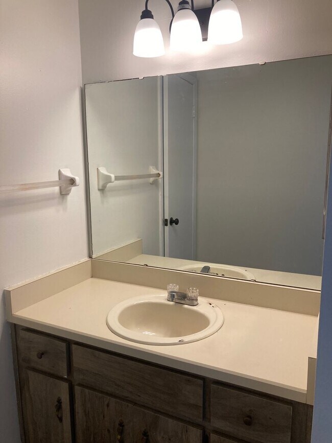 Building Photo - 2671 Bentley Dr