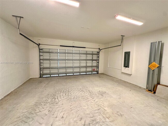 Building Photo - 2657 SE 24th Ct