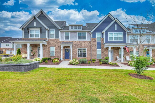 Building Photo - Like-New Modern Townhome Near Dining, Shopping, Trails & Old Hickory Lake
