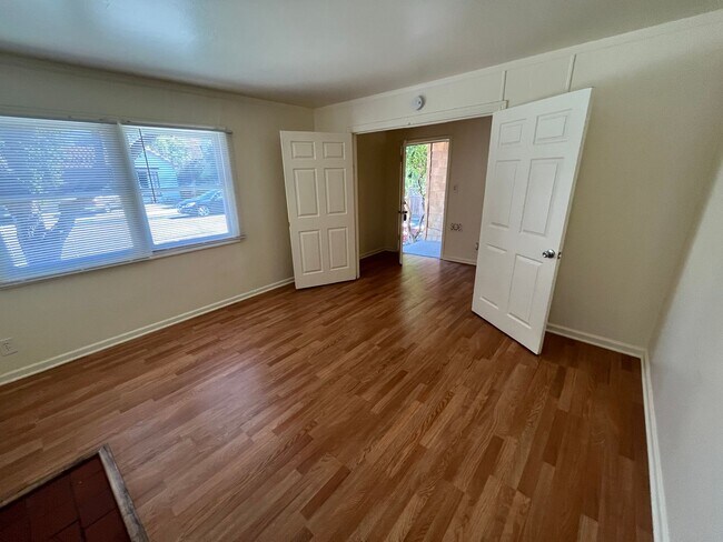 Building Photo - Great Student Housing.  3bd (Has been converted to 4 bedroom in past) 3bath house a block and a h...